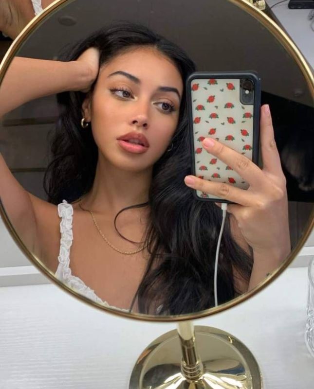 Aesthetic Instagram Mirror Selfie Captions