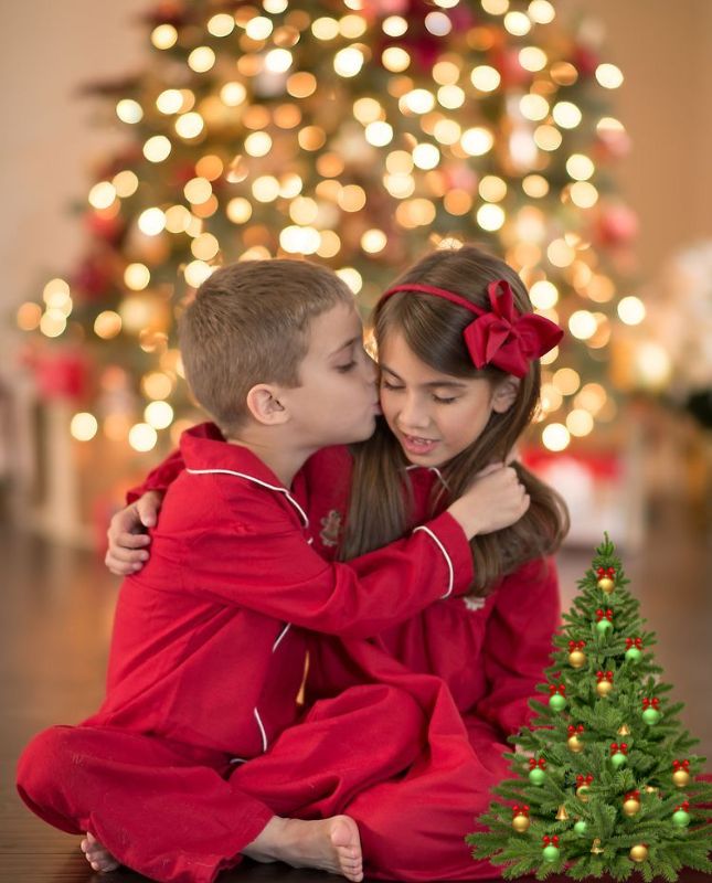 🎁 Kids at Christmas Captions